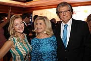 Barbara Osthoff, Marianne & Michael beim „Vier Jahreszeiten Fashion Charity Dinner“ 2018 (©Foto:Martin Schmitz)